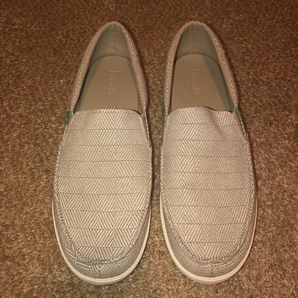 Men’s Gray and White Sanuks Size 13